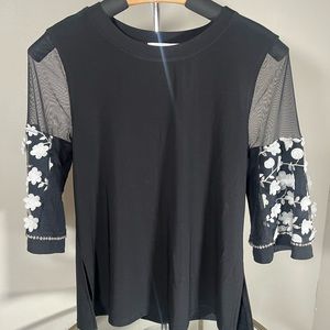 JOSEPH RIBKOFF
Black/White Top mesh with floral design